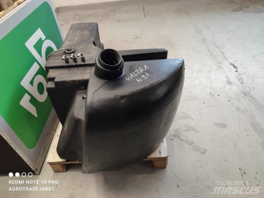 Valtra N91 Fuel Tank Kabiny a interiér