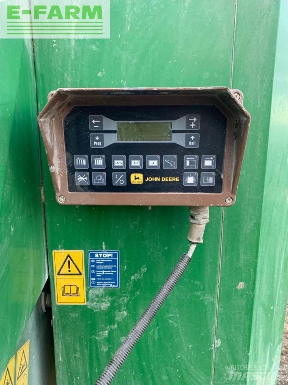 John Deere 690 Lis na hranaté balíky