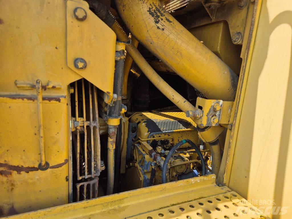 CAT 963B Pásové nakladače