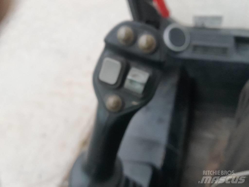 JCB 190 T Smykem řízené nakladače