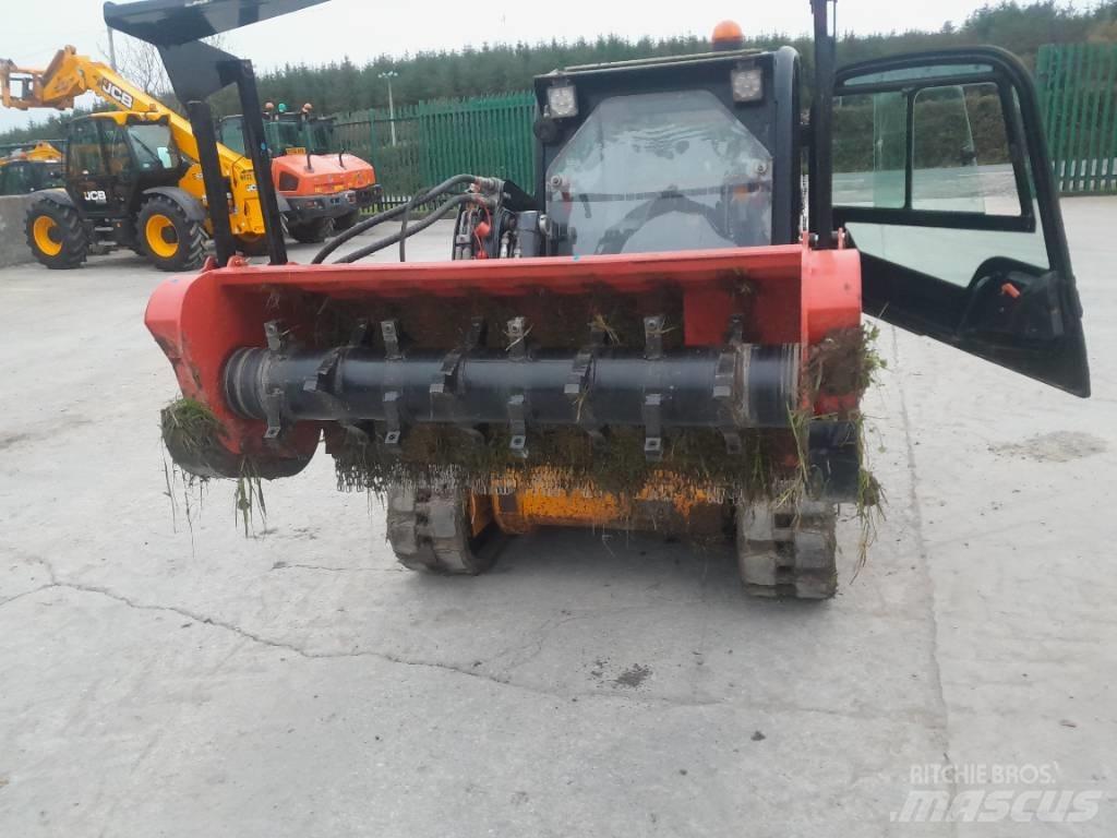 JCB 190 T Smykem řízené nakladače