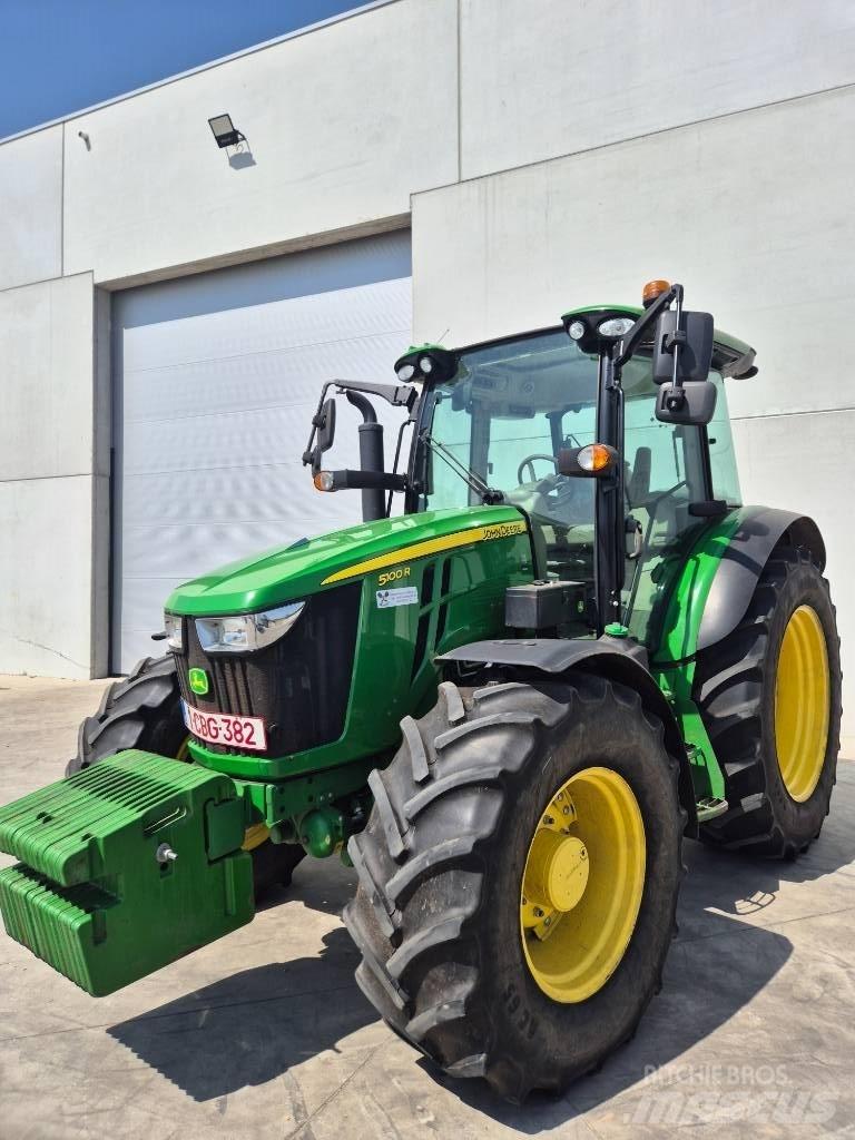John Deere 5100 R Traktory