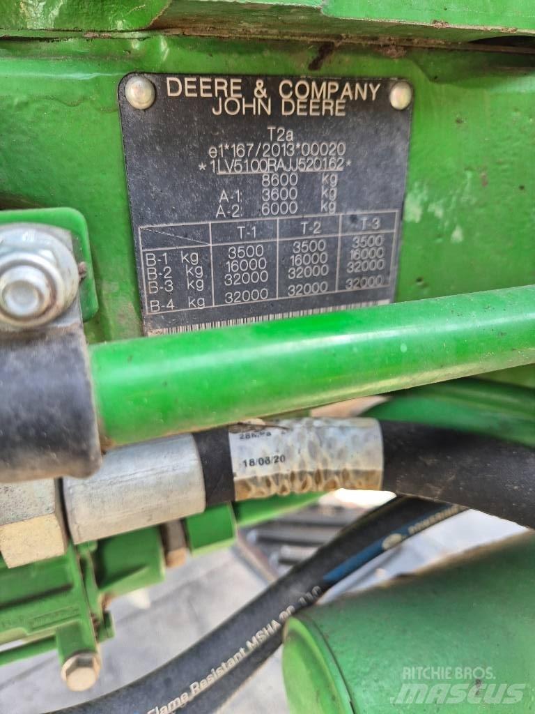 John Deere 5100 R Traktory