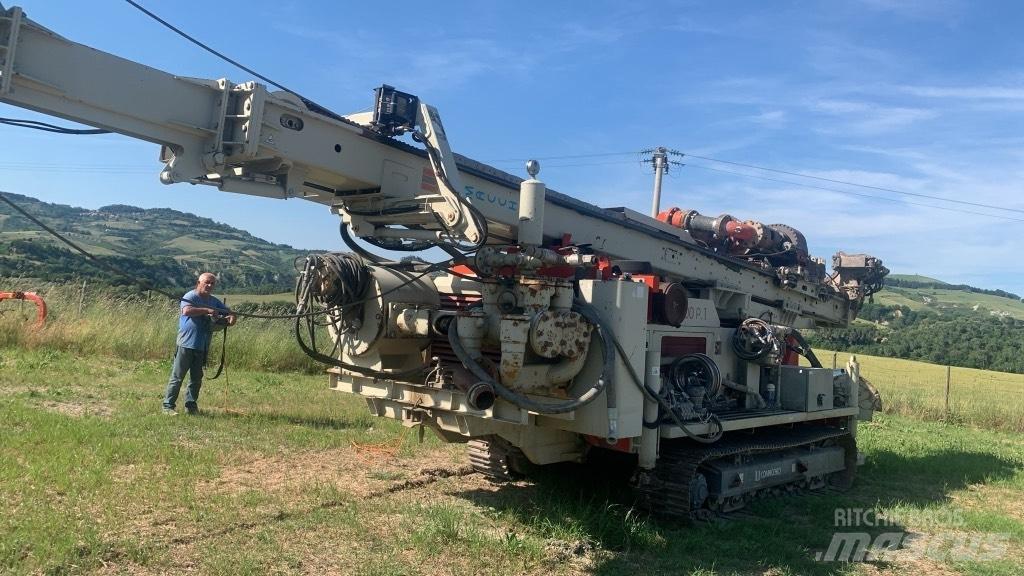 Comacchio MC 900 P1 Vodní vrtné soupravy