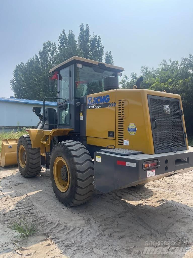 XCMG LW 300 FV Kolové nakladače