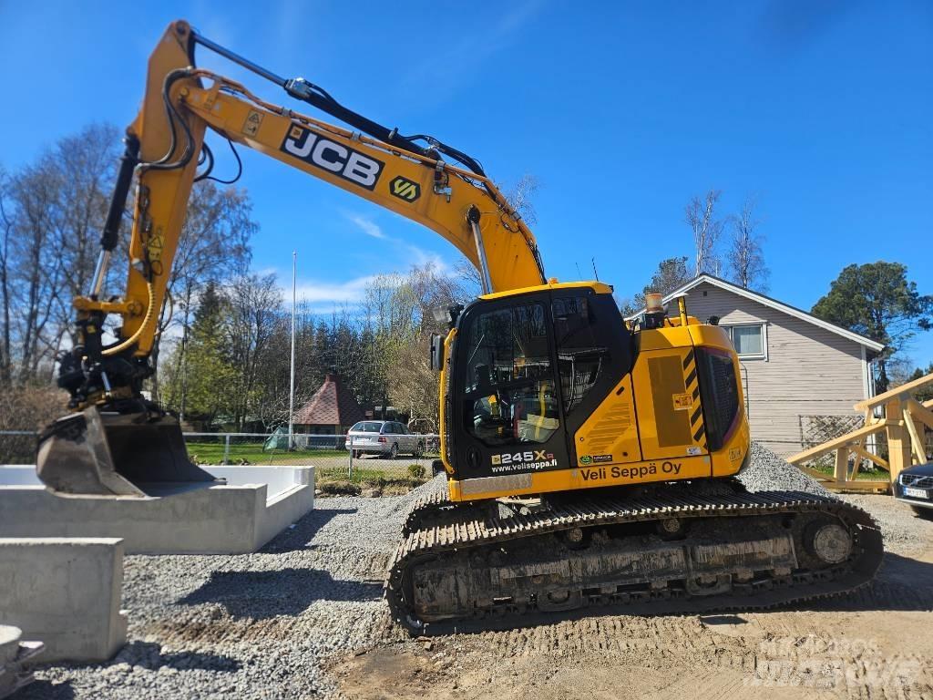 JCB 245 XLR Pásová rýpadla
