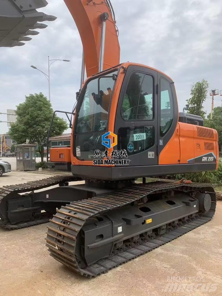 Develon DX 215 Midi rýpadla 7t - 12t