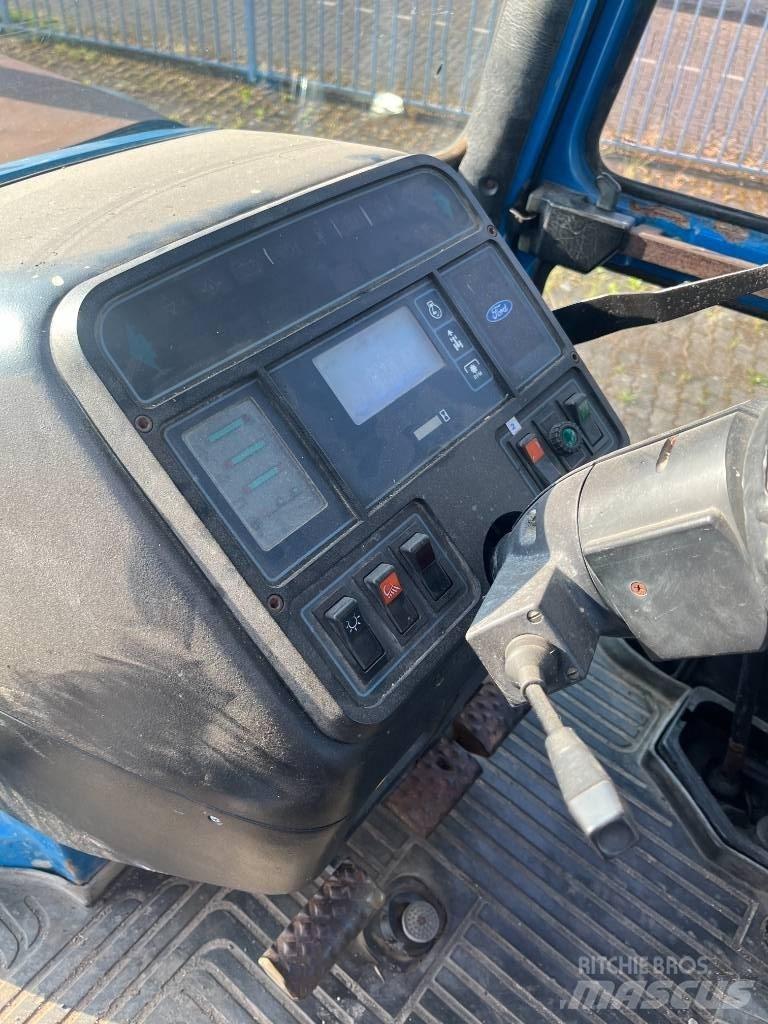 Ford 8210 III Traktory