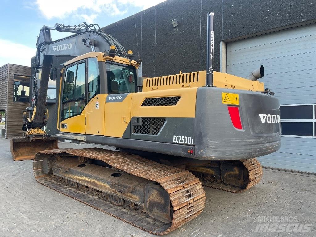 Volvo EC250DL Pásová rýpadla