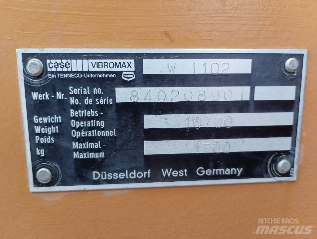 CASE W 1102 Půdní kompaktory