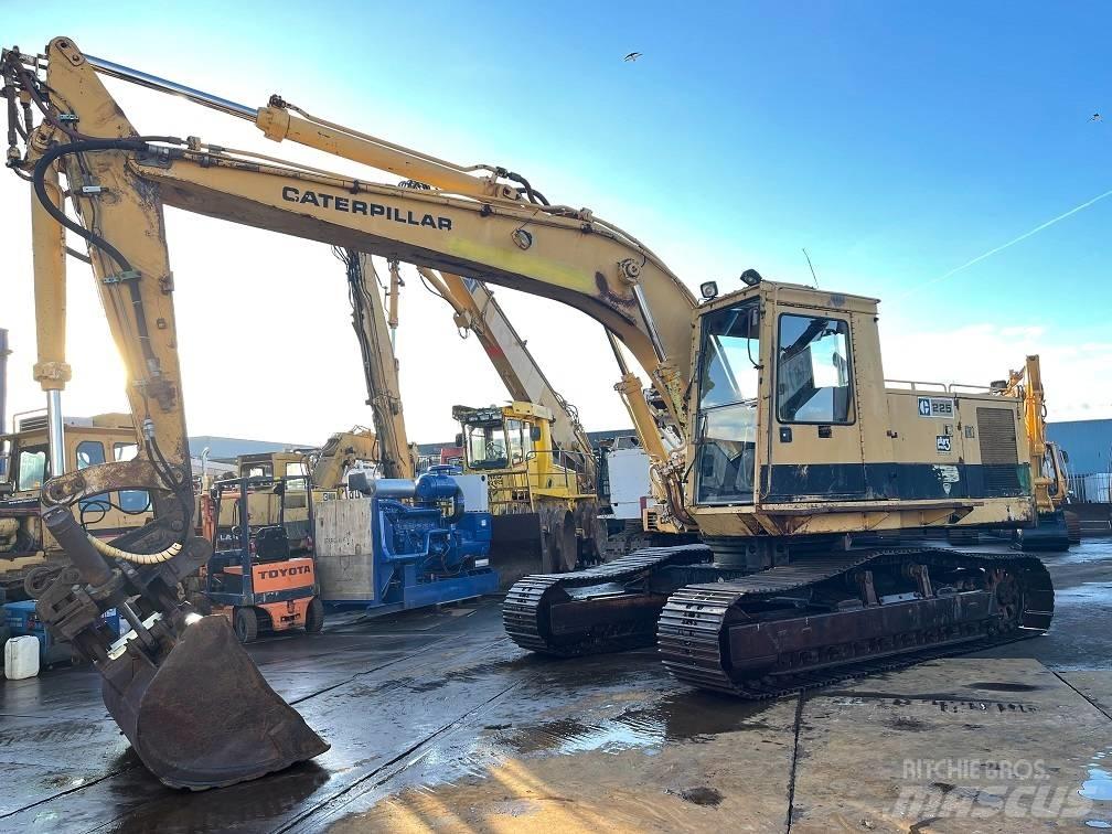 CAT 225 Pásová rýpadla