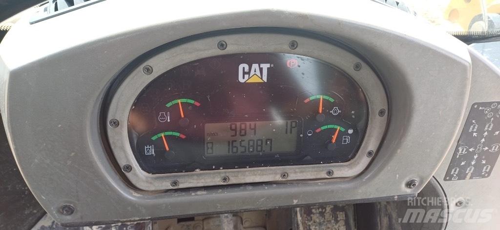 CAT 963 D Pásové nakladače