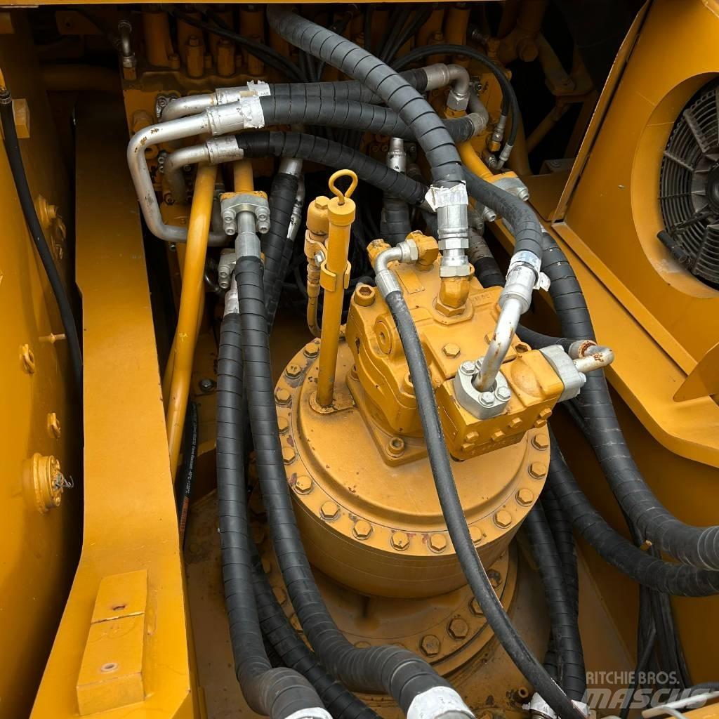 CAT 330D2 Pásová rýpadla