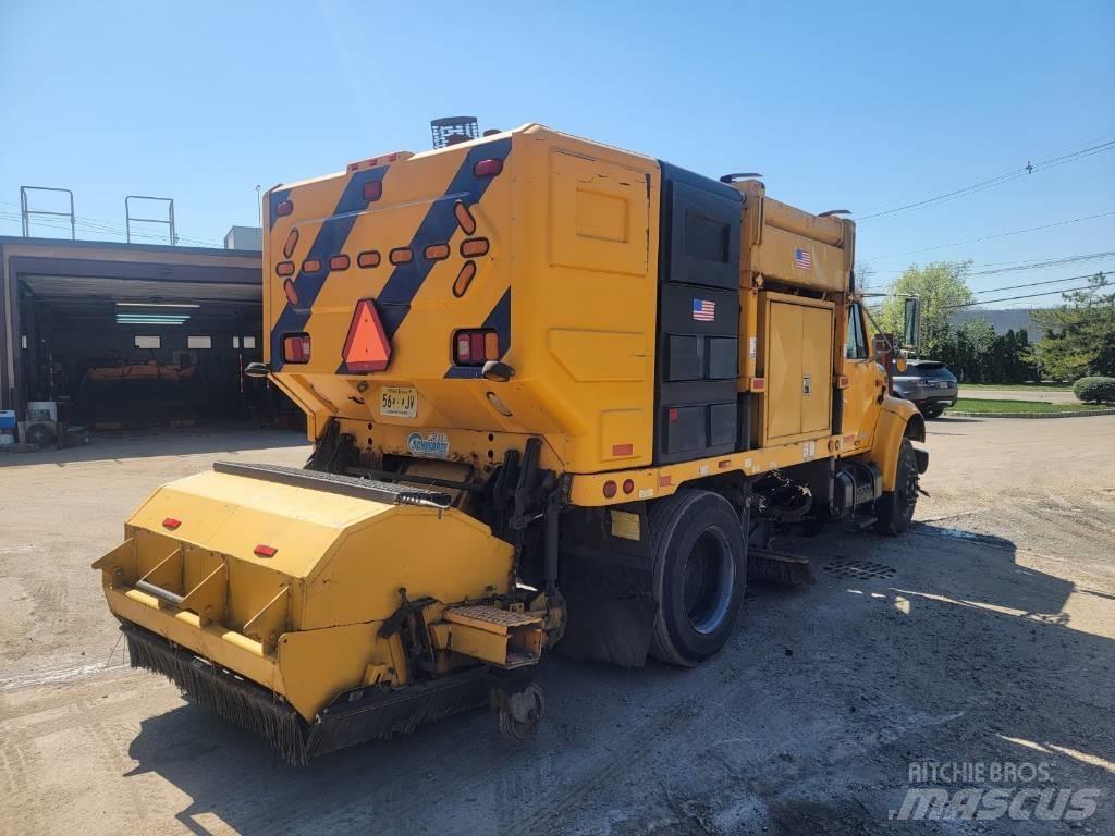 International 4700 Zametací vozy