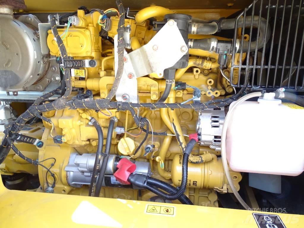 CAT 310 Midi rýpadla 7t - 12t