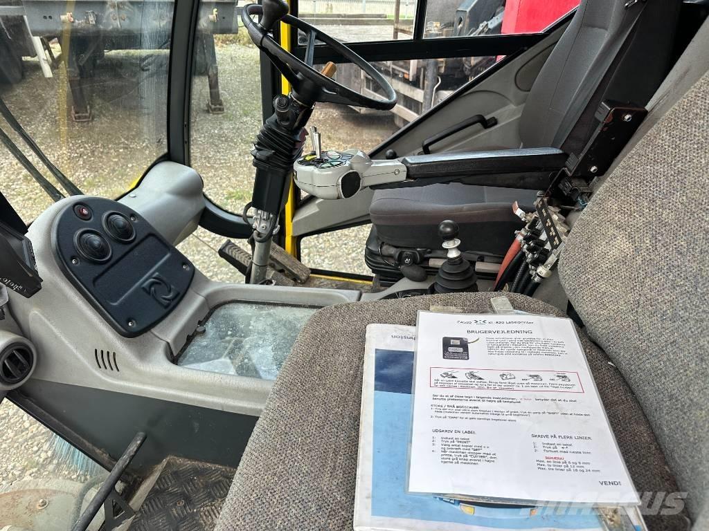 Johnston CN400 Zametací stroje