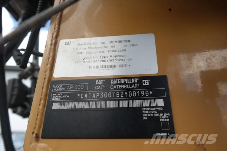 CAT AP 300 Finišery
