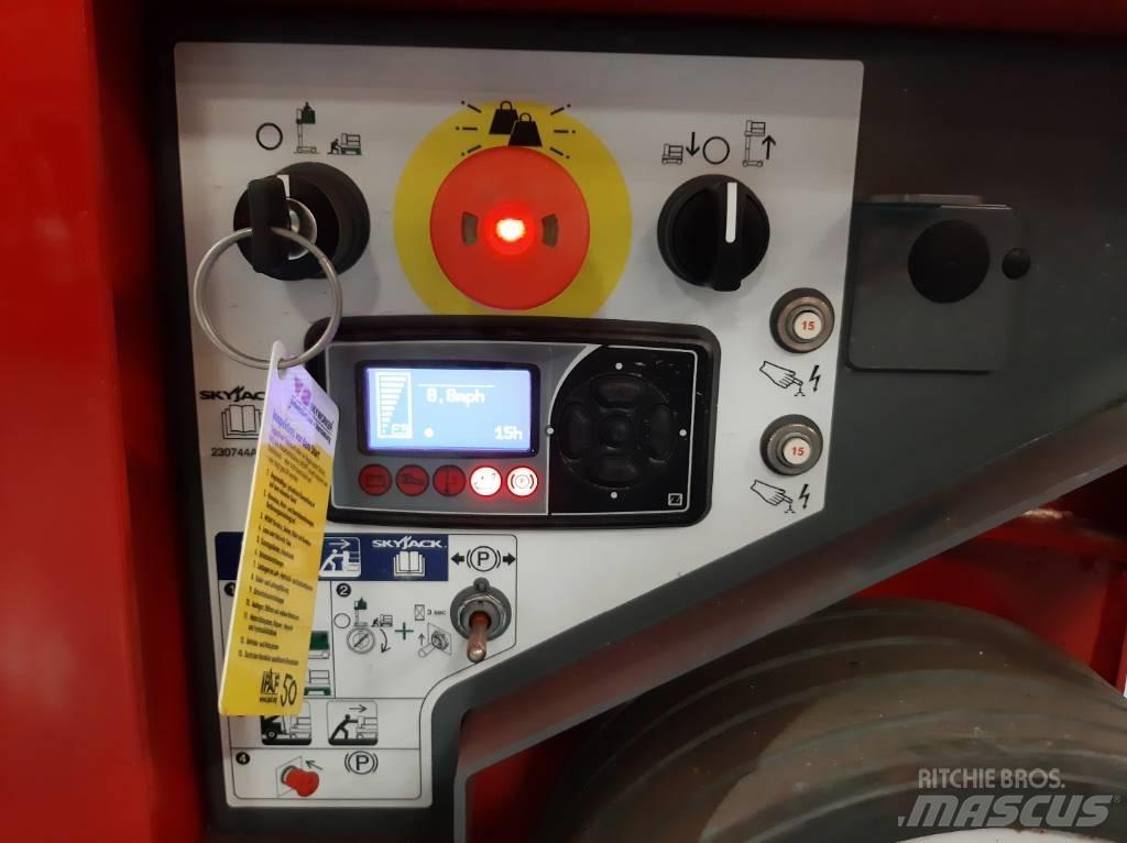 SkyJack SJ12 E Vertikální sloupové výtahy