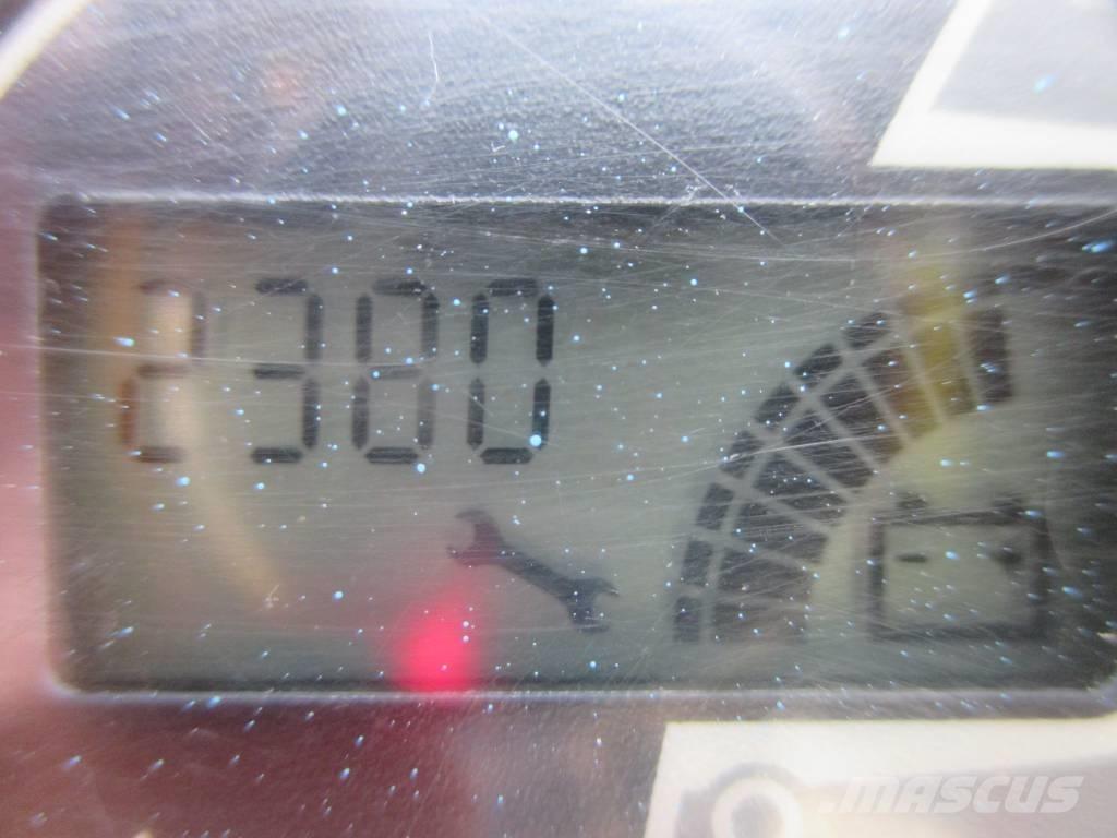 JLG Toucan 8 E Vertikální sloupové výtahy