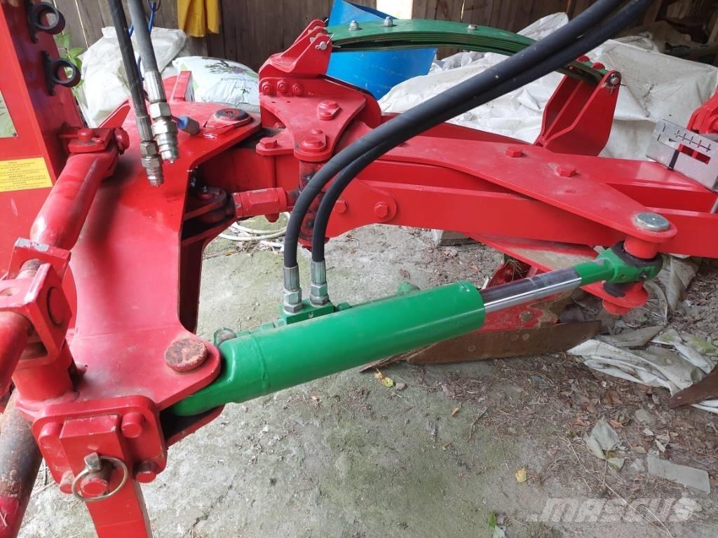 Unia TUR VARIO 5 R Konvenční pluh