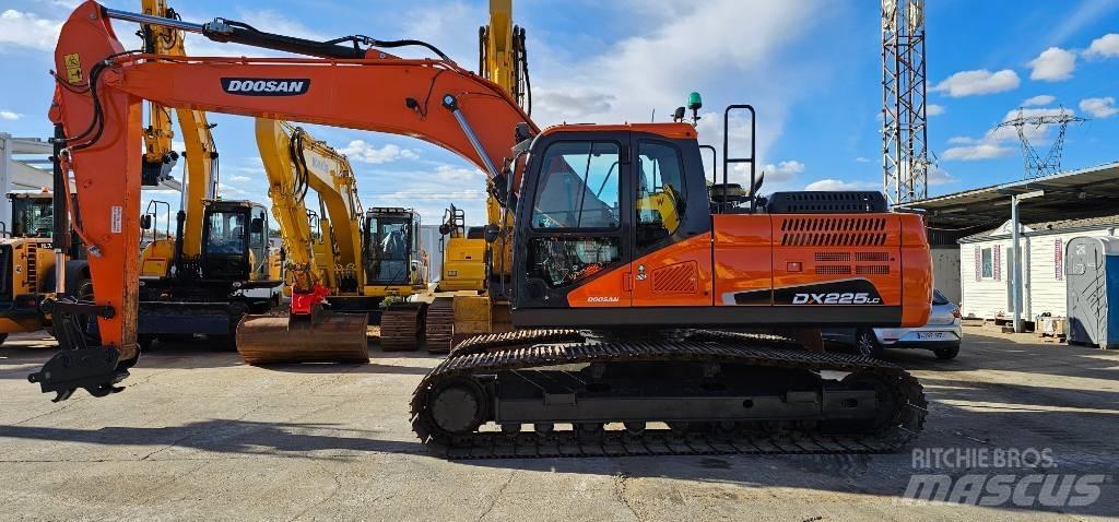 Doosan DX 225 Pásová rýpadla