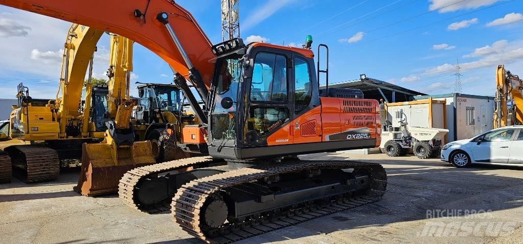 Doosan DX 225 Pásová rýpadla