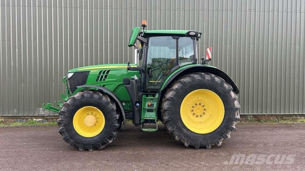 John Deere 6215R Traktory