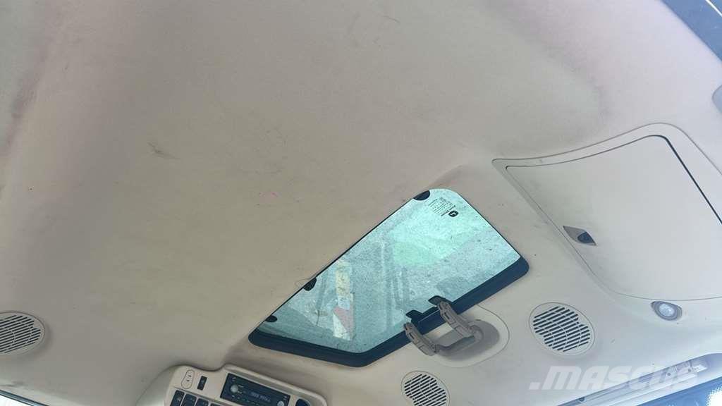 John Deere 6215R Traktory