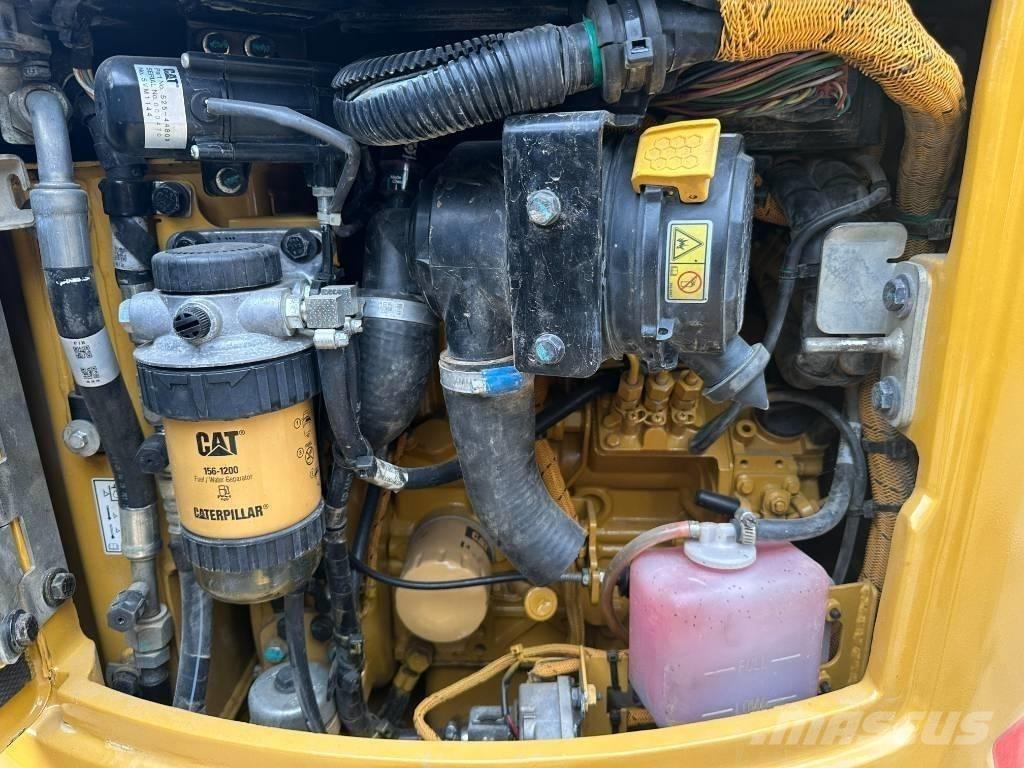 CAT 302 Mini rýpadla < 7t