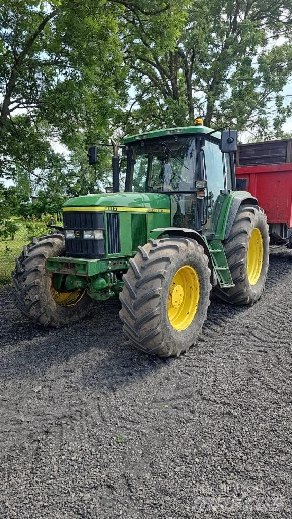 John Deere 6910 Traktory