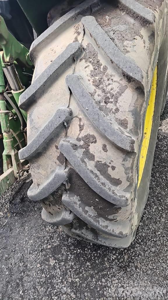 John Deere 6910 Traktory