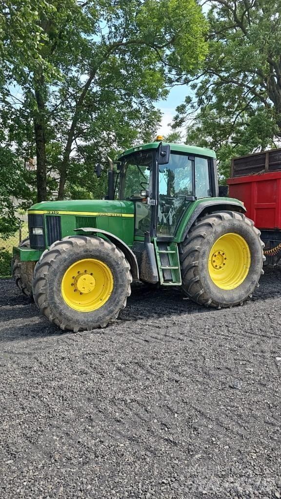 John Deere 6910 Traktory