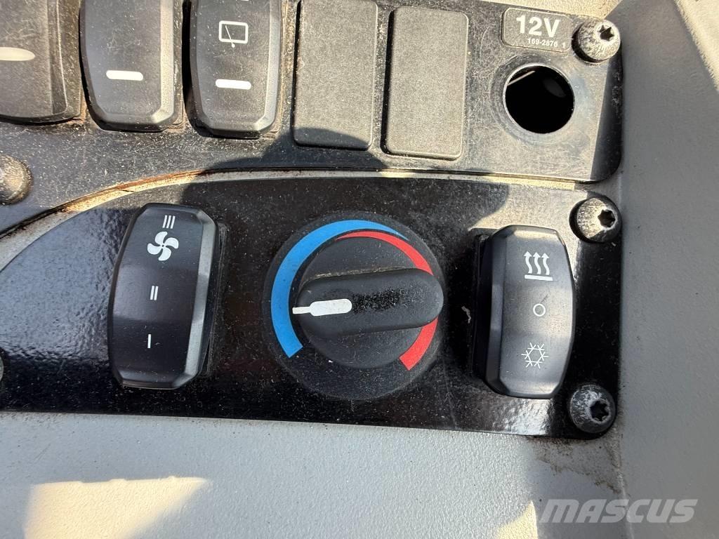 CAT 908 Kolové nakladače