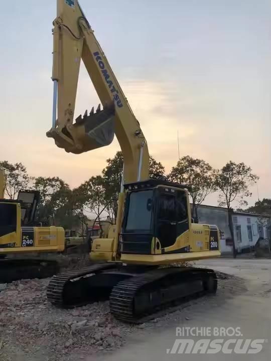 Komatsu PC200-8 Pásová rýpadla