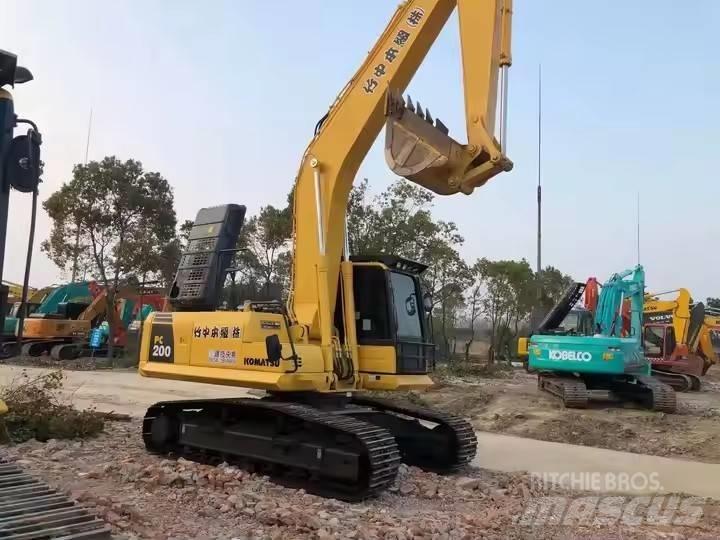 Komatsu PC200-8 Pásová rýpadla