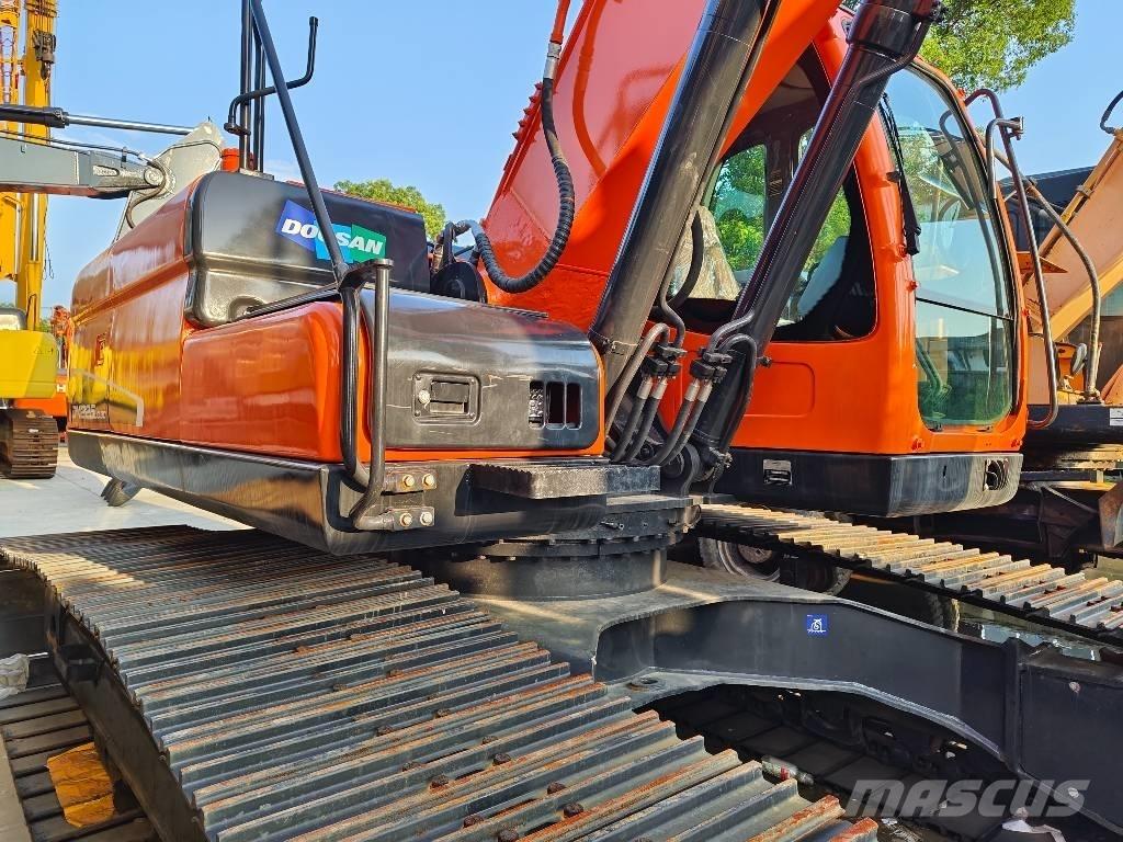 Doosan DX 225 LC Pásová rýpadla
