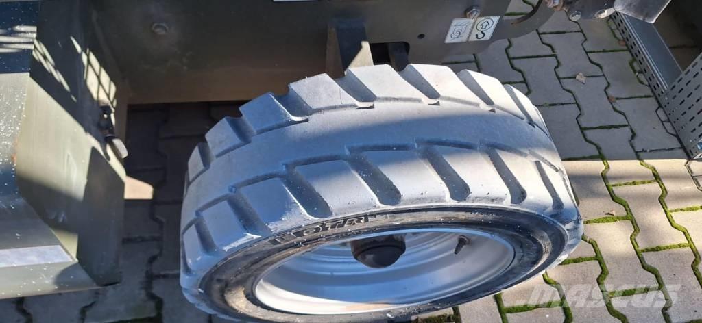 JLG M 3369 Nůžková zvedací plošina