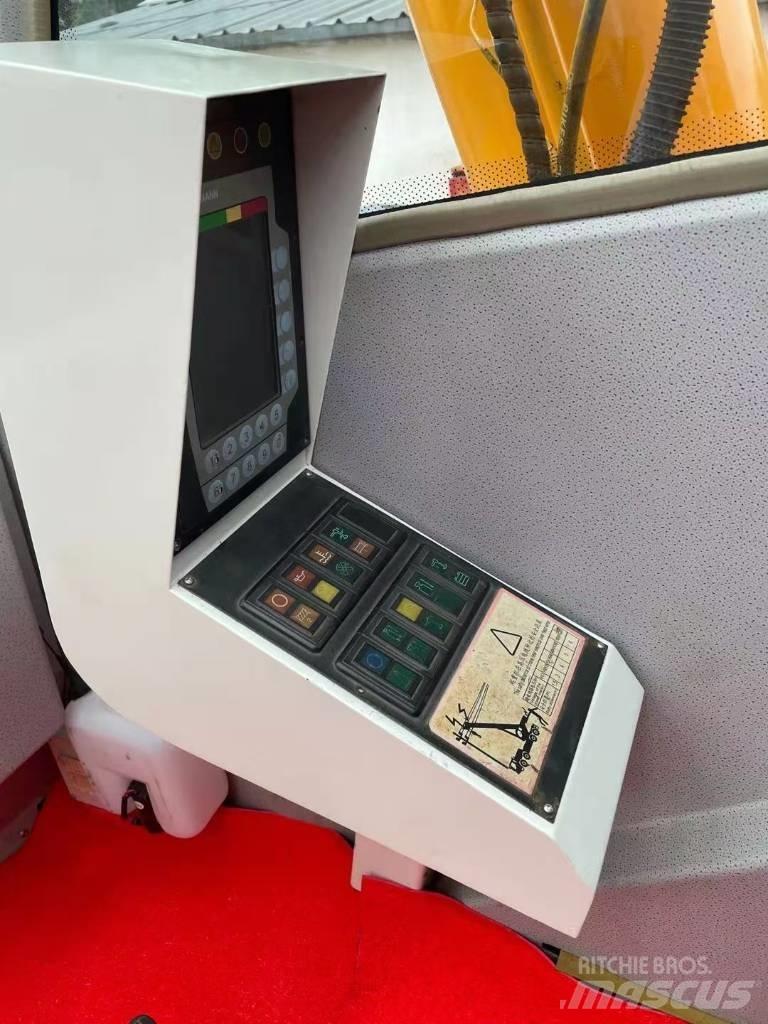 XCMG QY 70 K-11 Univerzální terénní jeřáby