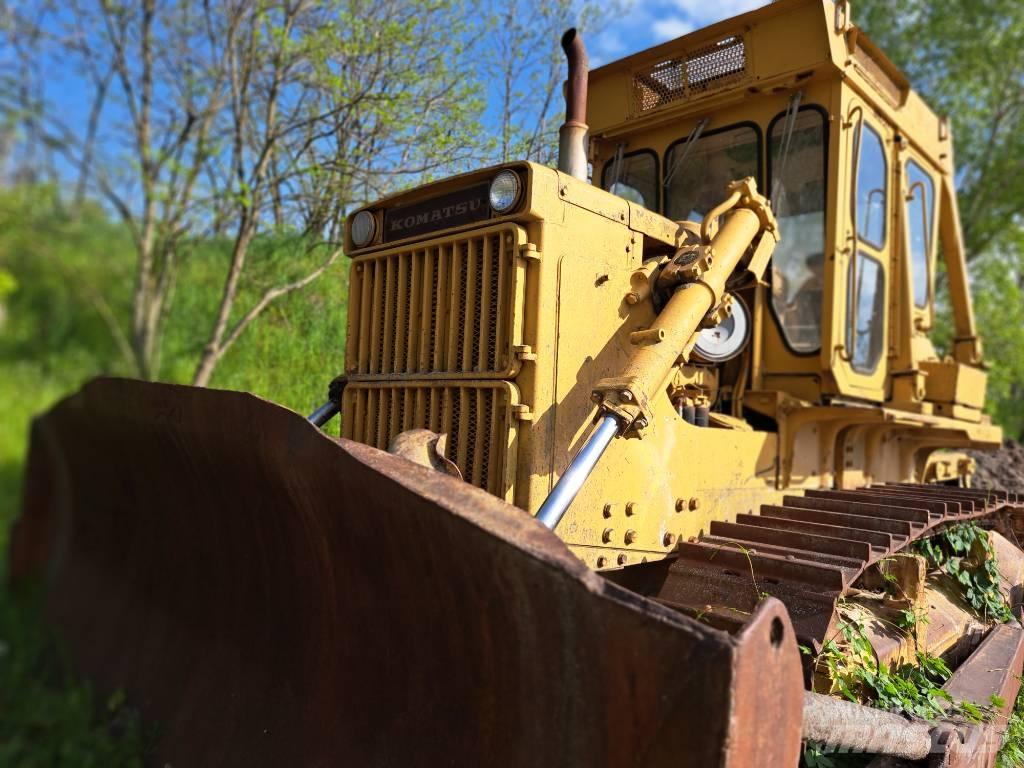 Komatsu D85A Pásové dozery