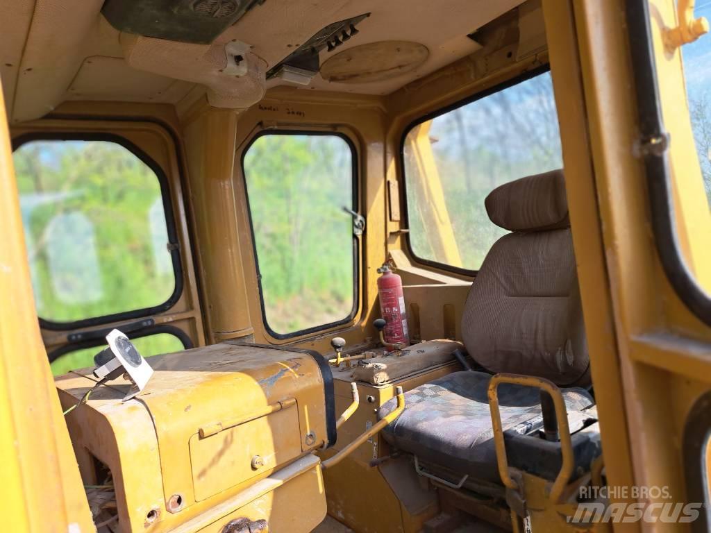 Komatsu D85A Pásové dozery