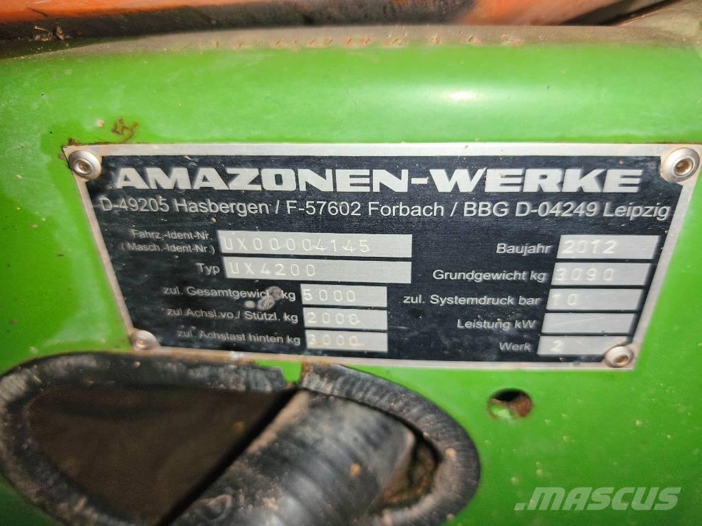 Amazone UX 4200 Tažené postřikovače