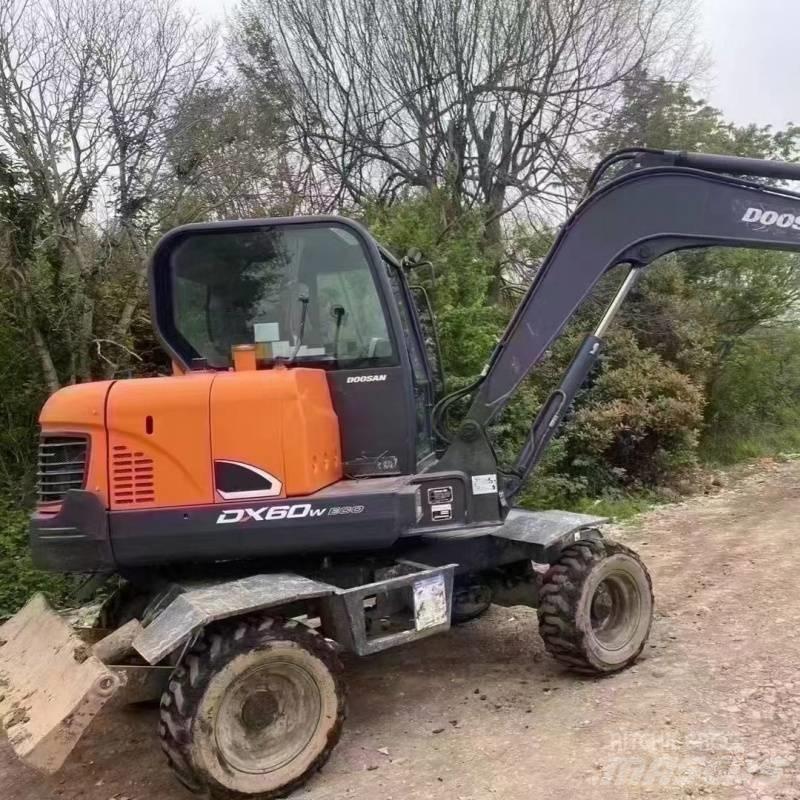 Doosan DX60W Kolová rýpadla