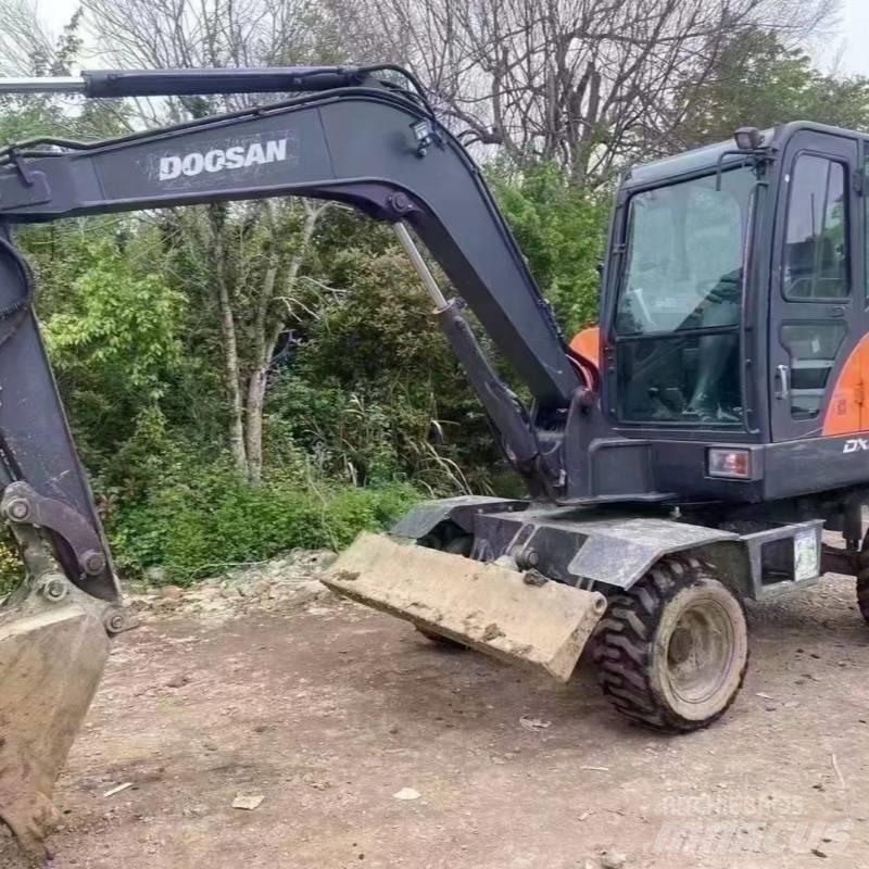 Doosan DX60W Kolová rýpadla