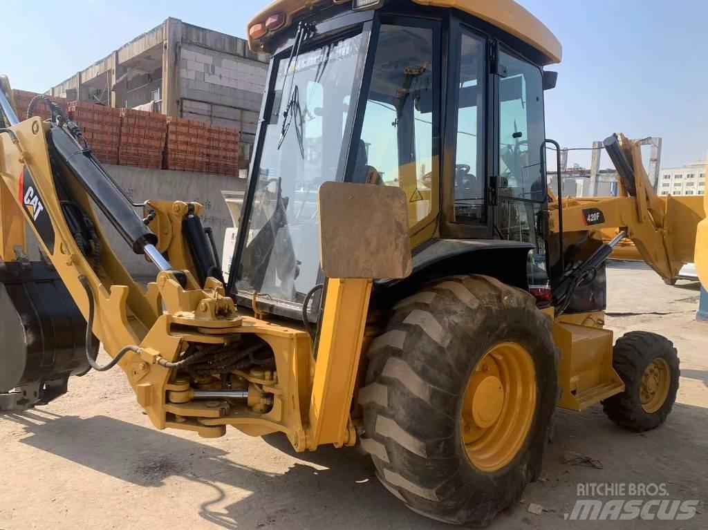 CAT 420 F Rýpadlo-nakladače