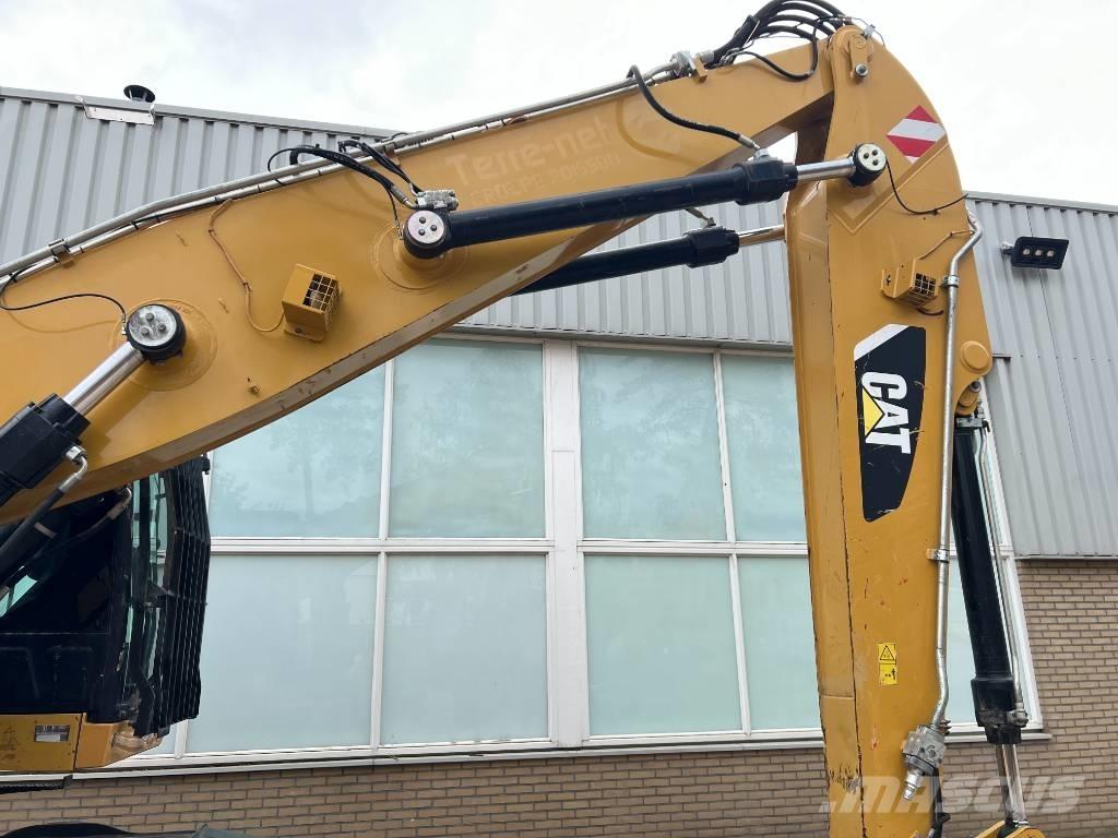 CAT MH3022  2015   CE Stroje pro manipulaci s odpadem