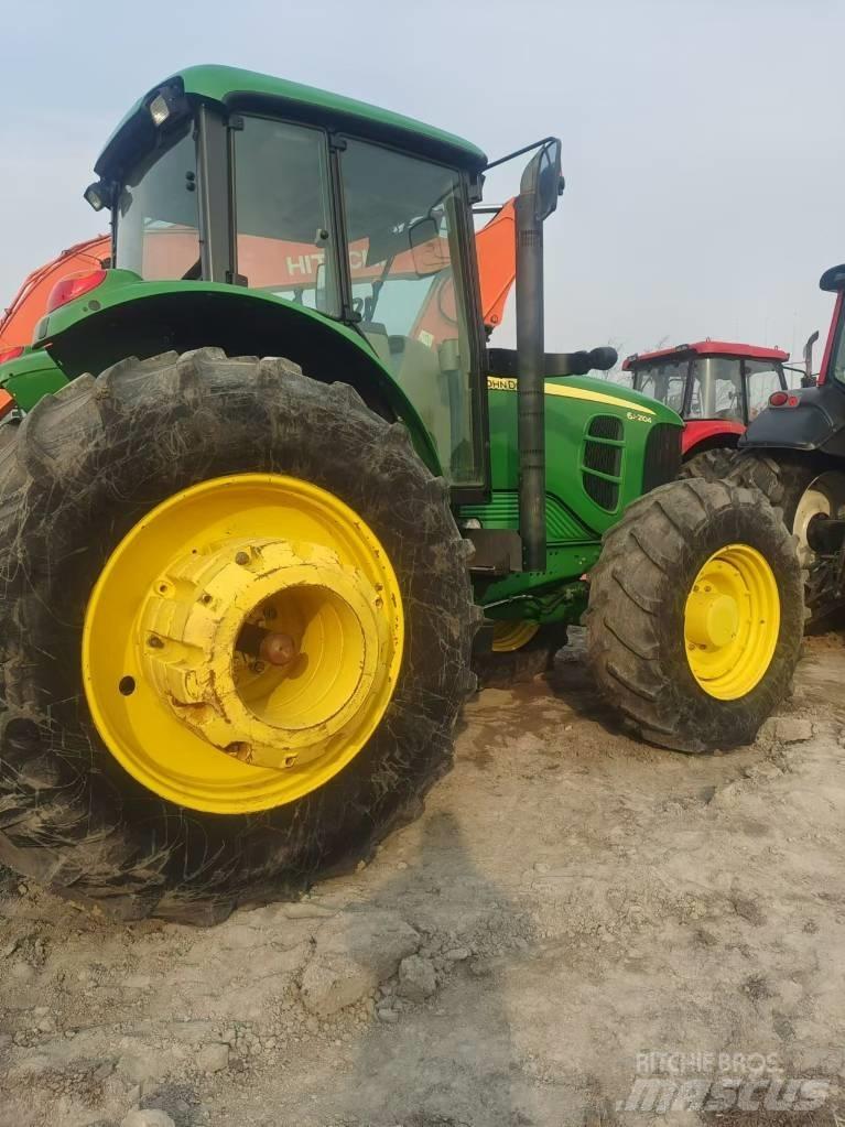John Deere 6J-2104 Traktory