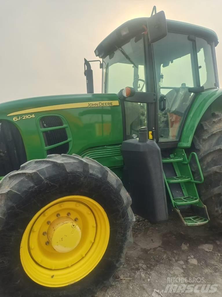 John Deere 6J-2104 Traktory