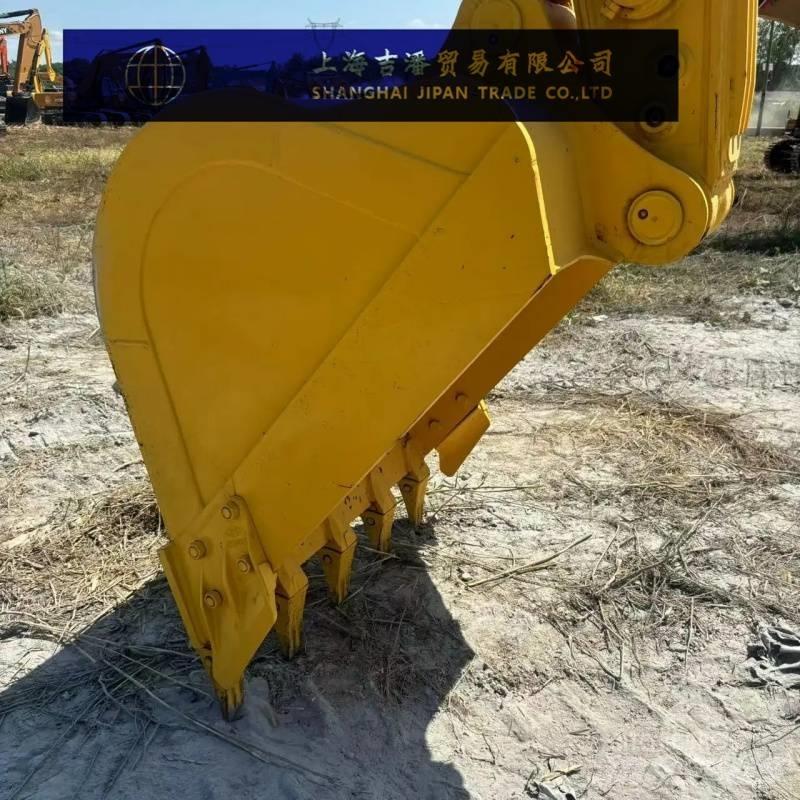Komatsu PC 210 Pásová rýpadla