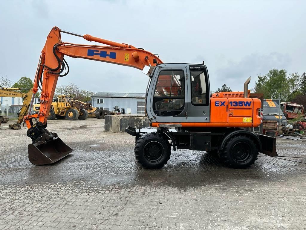 Hitachi EX135W Kolová rýpadla