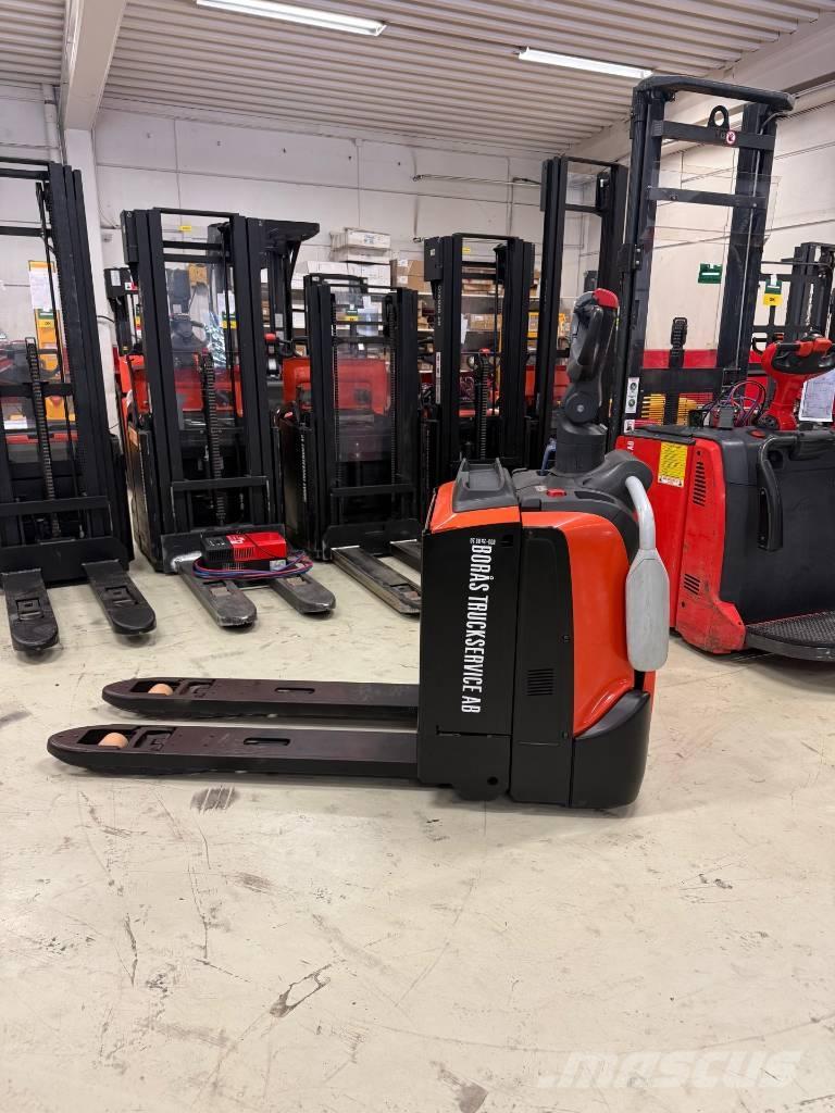 Toyota truck LPE 200 Nízkozdvižný vozík s plošinou